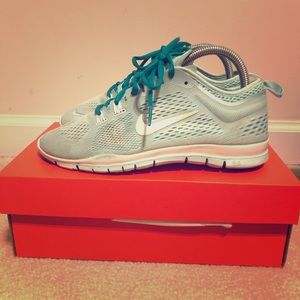 Tiffany blue Nike free run 5.0